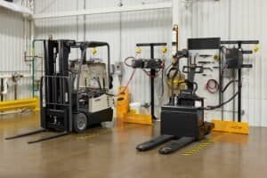 Electric Forklift Charging: Troubleshooting & Repair [2025]